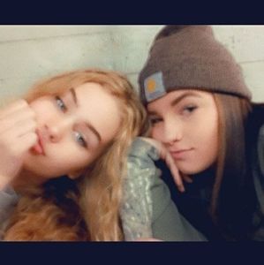 Meet your Posher, Tia